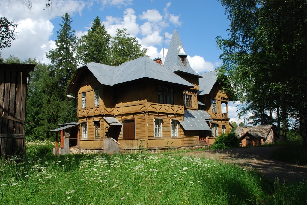 Любытино. Главный дом усадьбы И.Л.Горемыкина