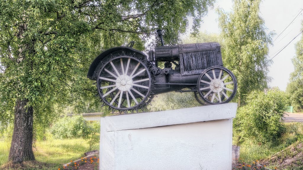 Памятник механизаторам.Трактор ХТЗ.Das Denkmal den Mechanisatoren