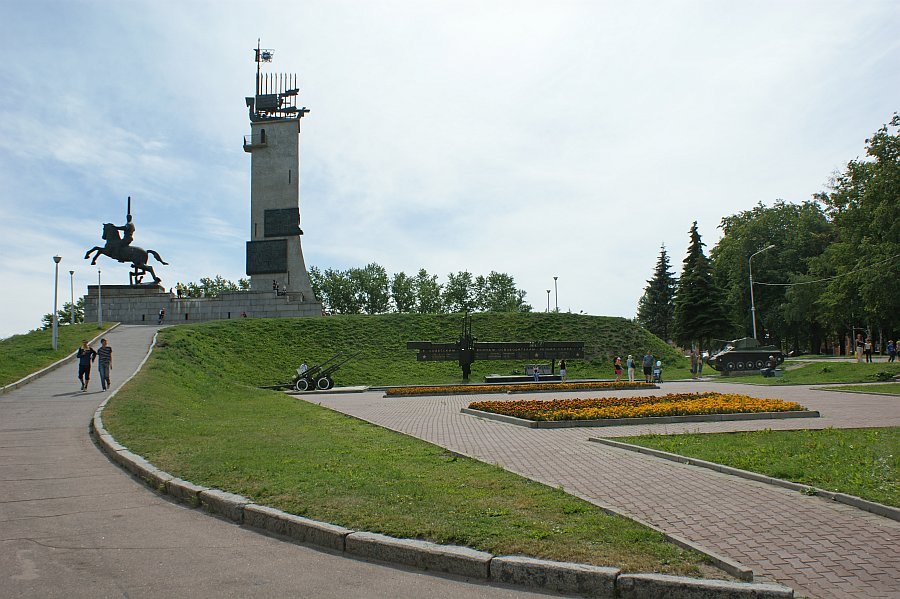 памятник защитникам города1