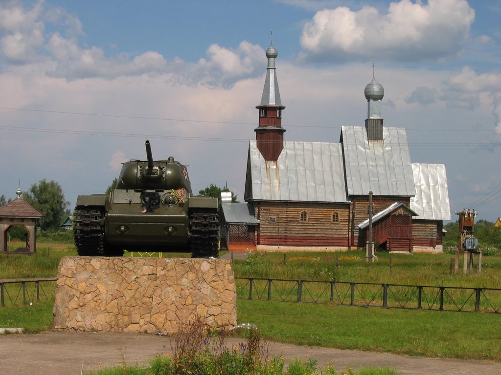 Panzer und Kirche