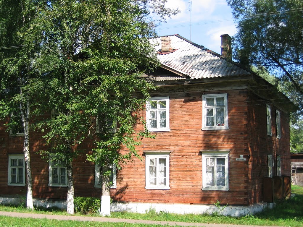 ein hölzernes Wohnhaus