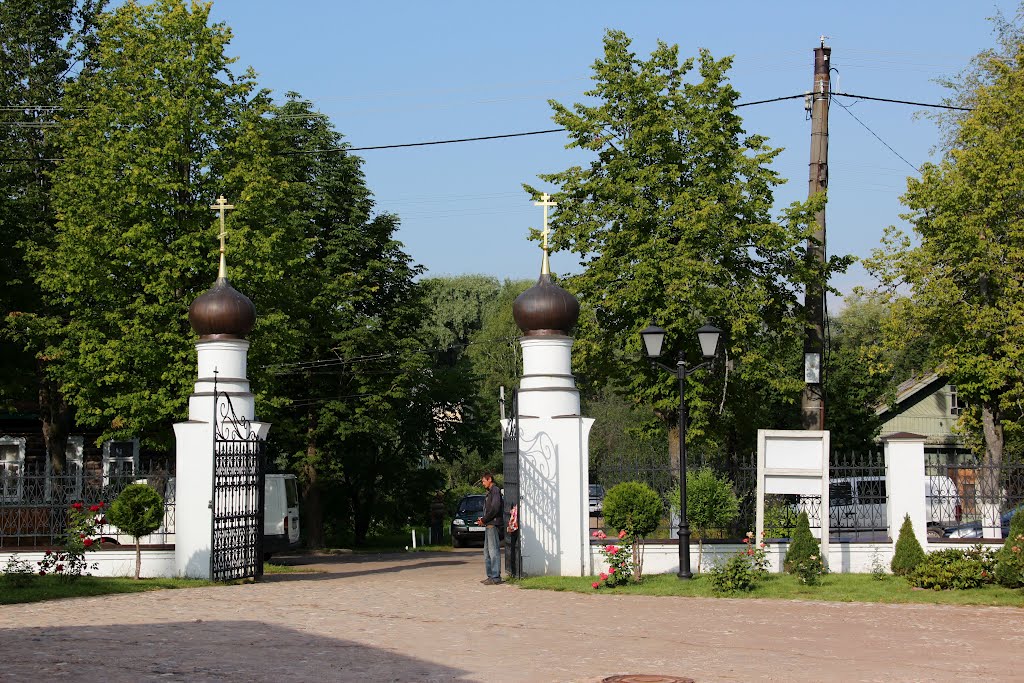 Врата храма