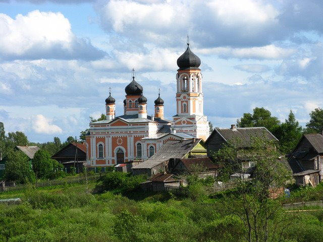 Церковь в селе Крестцы