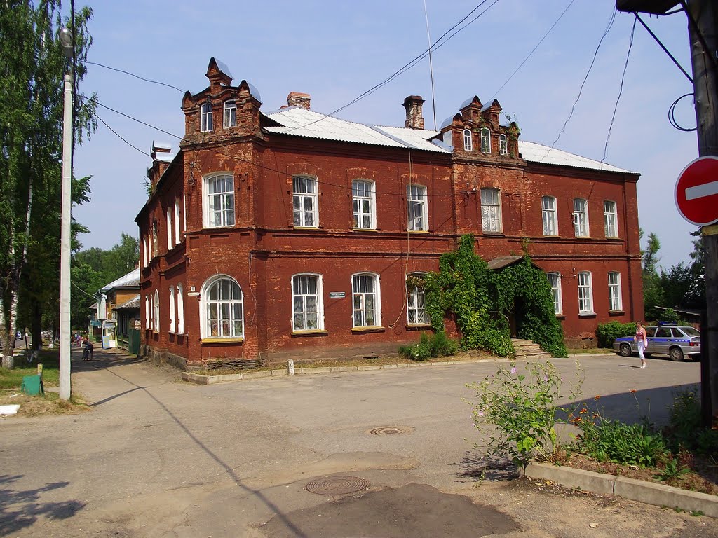 Старый дом на улице Московской, 19 / The old house on the street, Moscow, 19