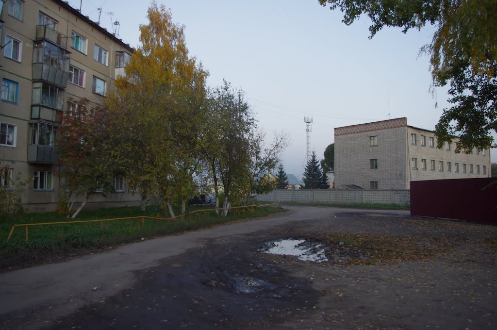 Пионерская 13, за военторгом.