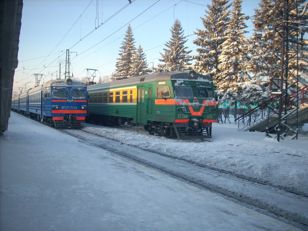 ЭР2Т и ЭТ2М на ст. Болотная