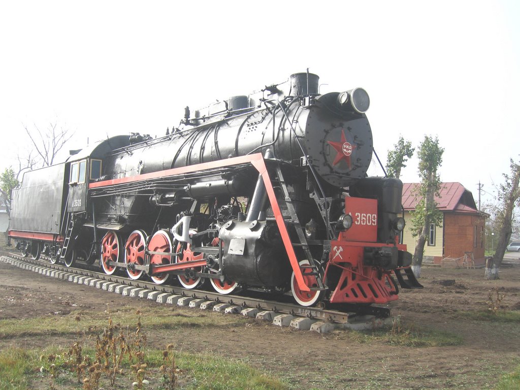 Памятник Паровозу