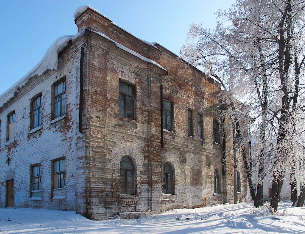 Новосибирская обл., Колывань. Старое здание на ул. Маркса между Советской и Московской