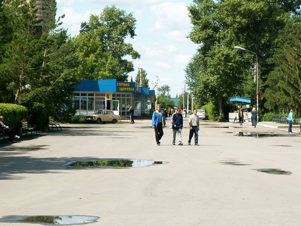Около магазина "Заря"
