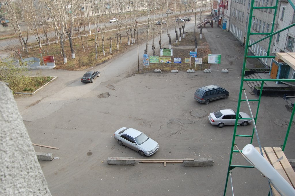 Парковка перед АЗЧ и Сбербанком