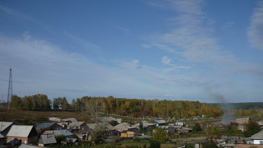 за домами старое кладбище
