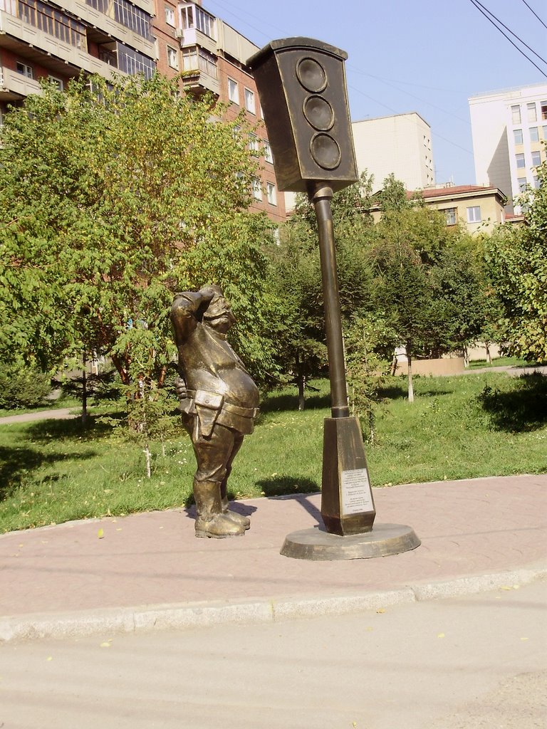 Памятник первому новониколаевскому светофору