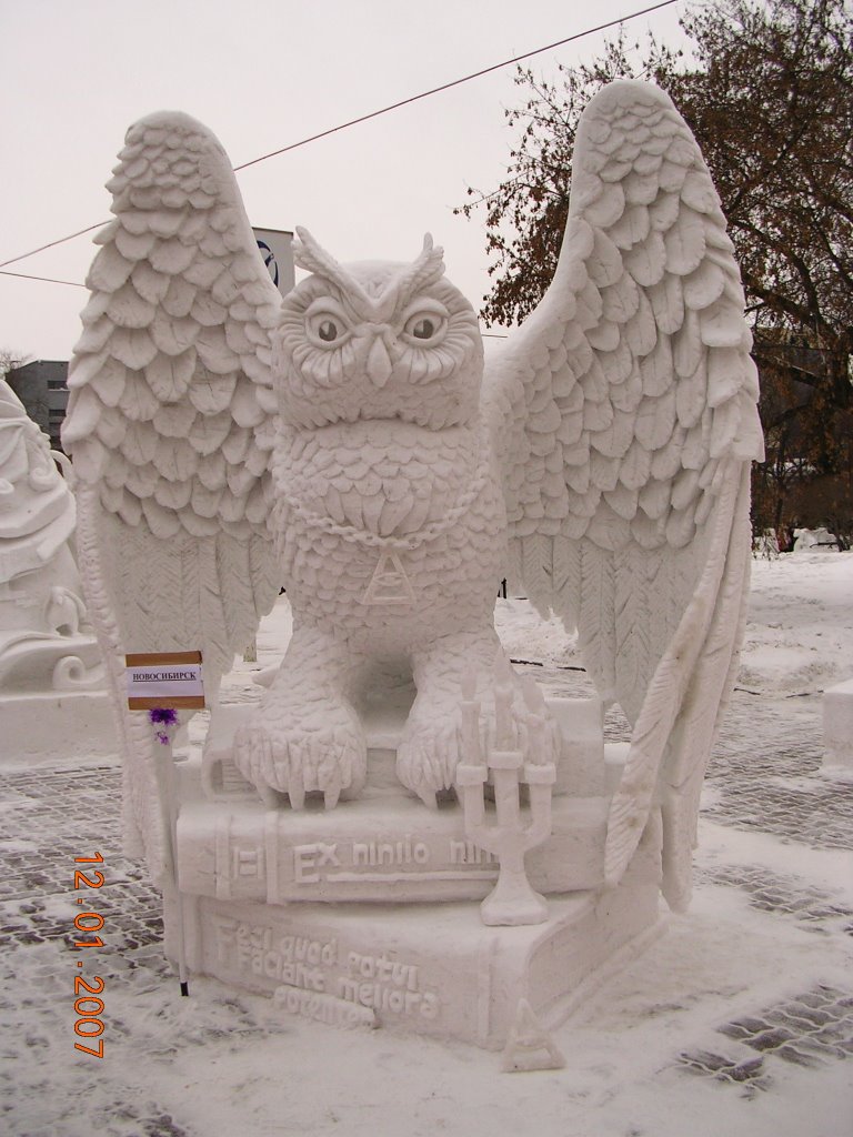 Russia, Novosibirsk, Square "Pervomaiskiyi", Snow figure  / Россия, Новосибирск, Первомайский сквер, Снежная фигура  -победитель конкурса 2007 года.