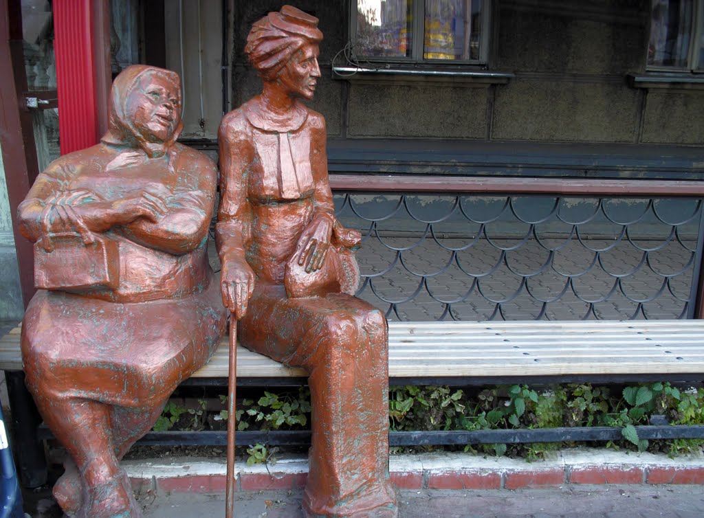 Беседа - "светская",  улица - Советская / Two Old Iron Women  (2005)