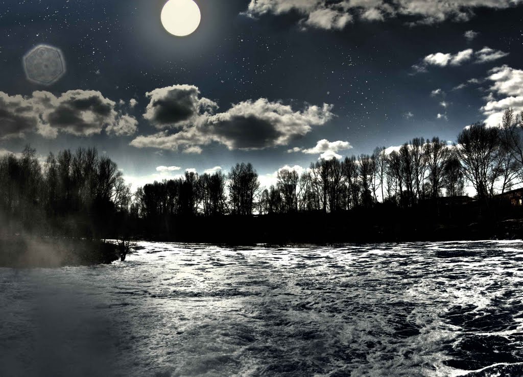 На гребне луны On a moon crest
