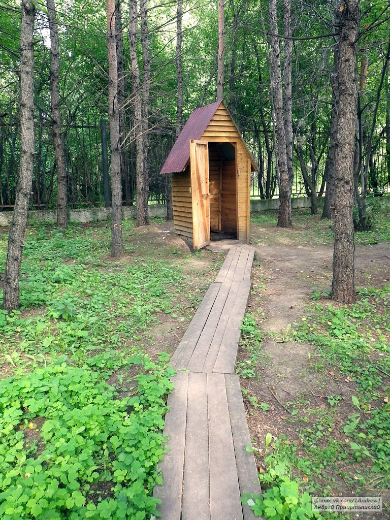Большеречье, Омская область. Туалет типа сортир в зоопарке. Bolshereche, Omsk area.