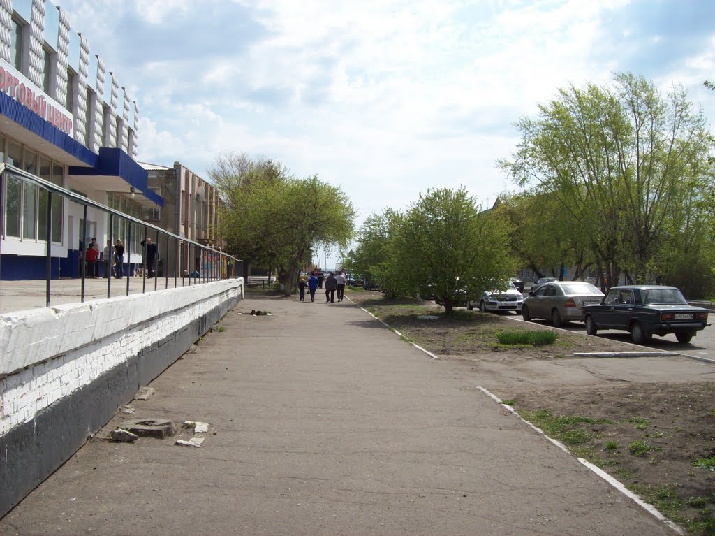 В центре