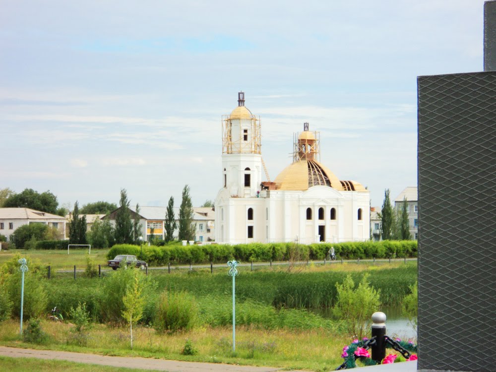 Храм с озера