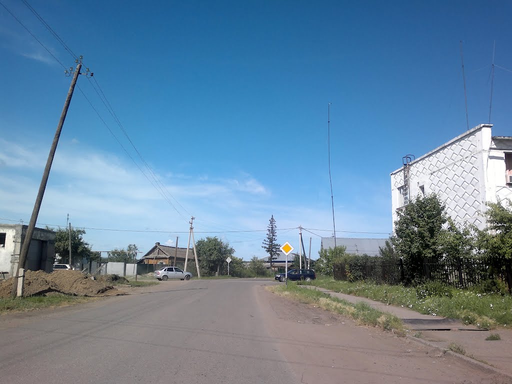 впереди перекресток эта дорога главная