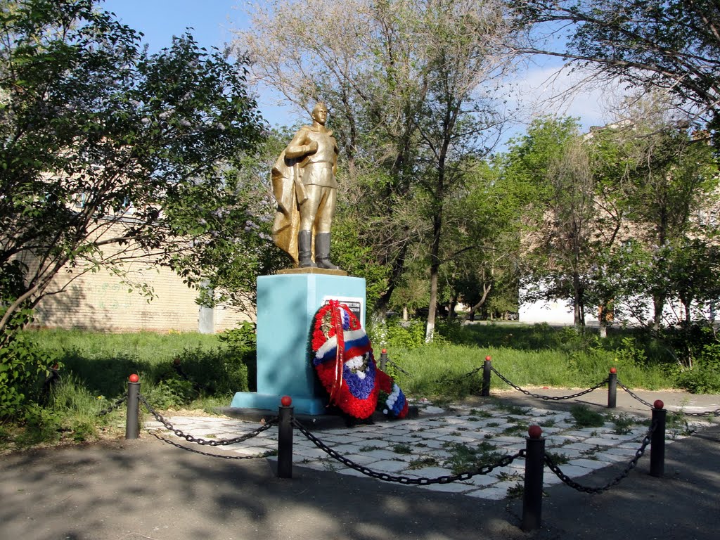 памятник воинам треста южуралтяжстрой