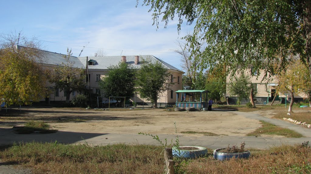 Двор ул.Черемных 24
