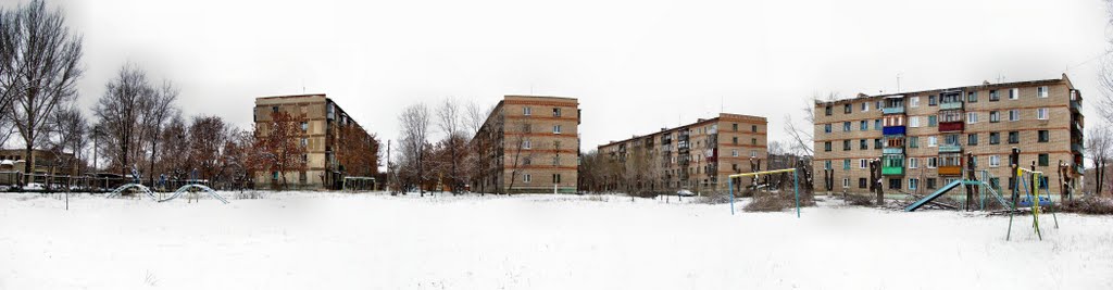 Во дворе по ул. Есенкова