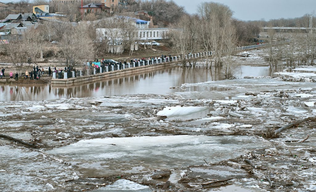Ледовый затор на Урале.