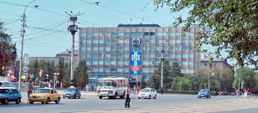 г.Орск,комсомольская площадь