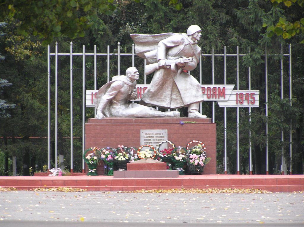 памятник (monument defenders Glazunovka)