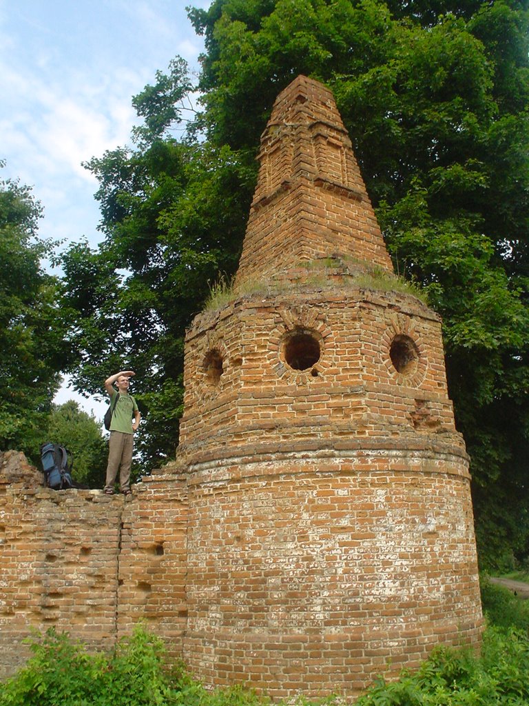 Башни и стены усадьбы Димитрия Кантемира, XVIII век / Dimitry Kantemir estate walls and a tower, XVIII century