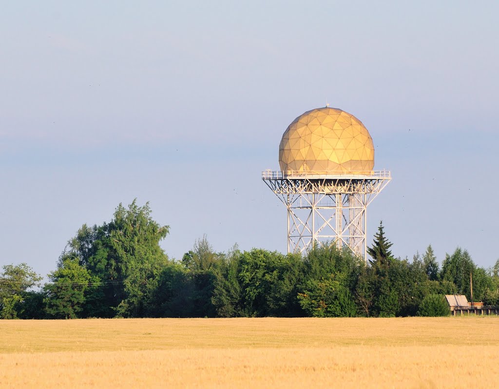 Шар локатора с дороги / Radar station