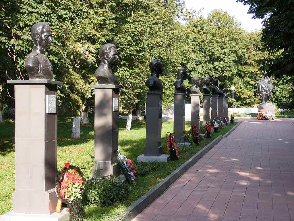 Аллея героев