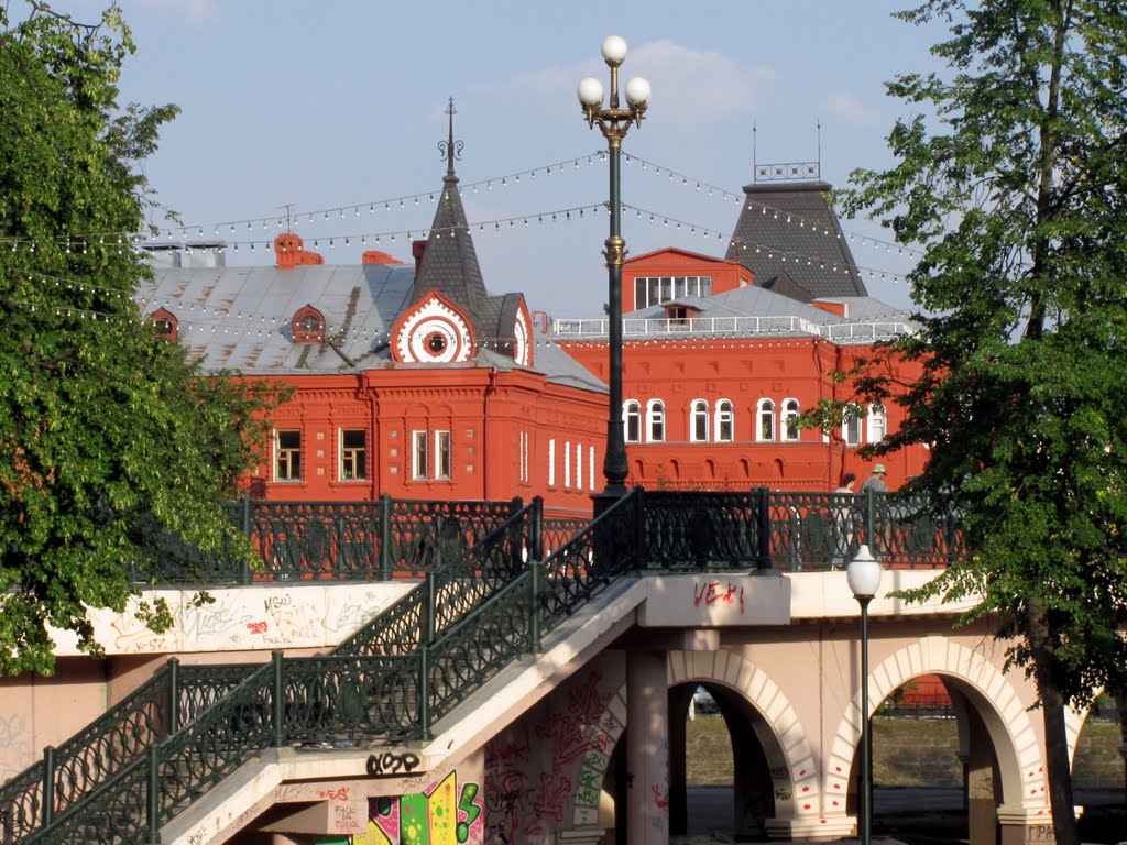 Александровский мост, здание ЦБ