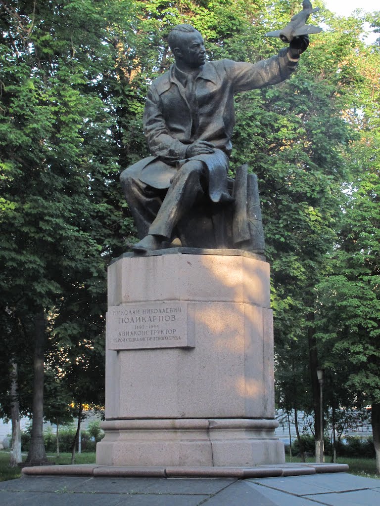Памятник Поликарпову Н.Н.