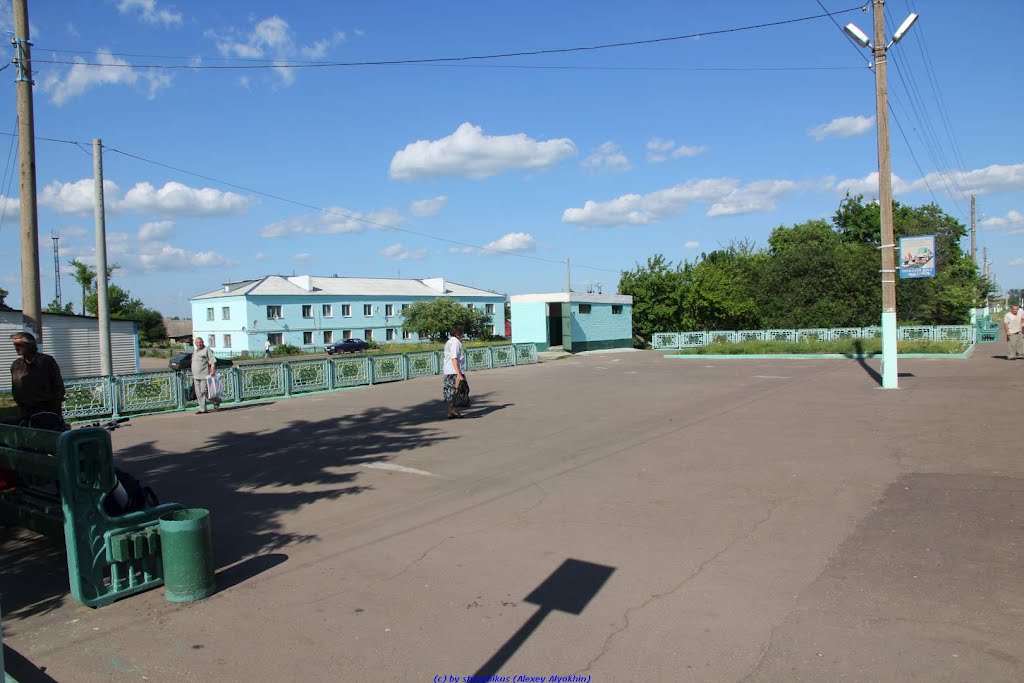 Привокзальная площадь, п.г.т. Хотынец (07.06.2011)