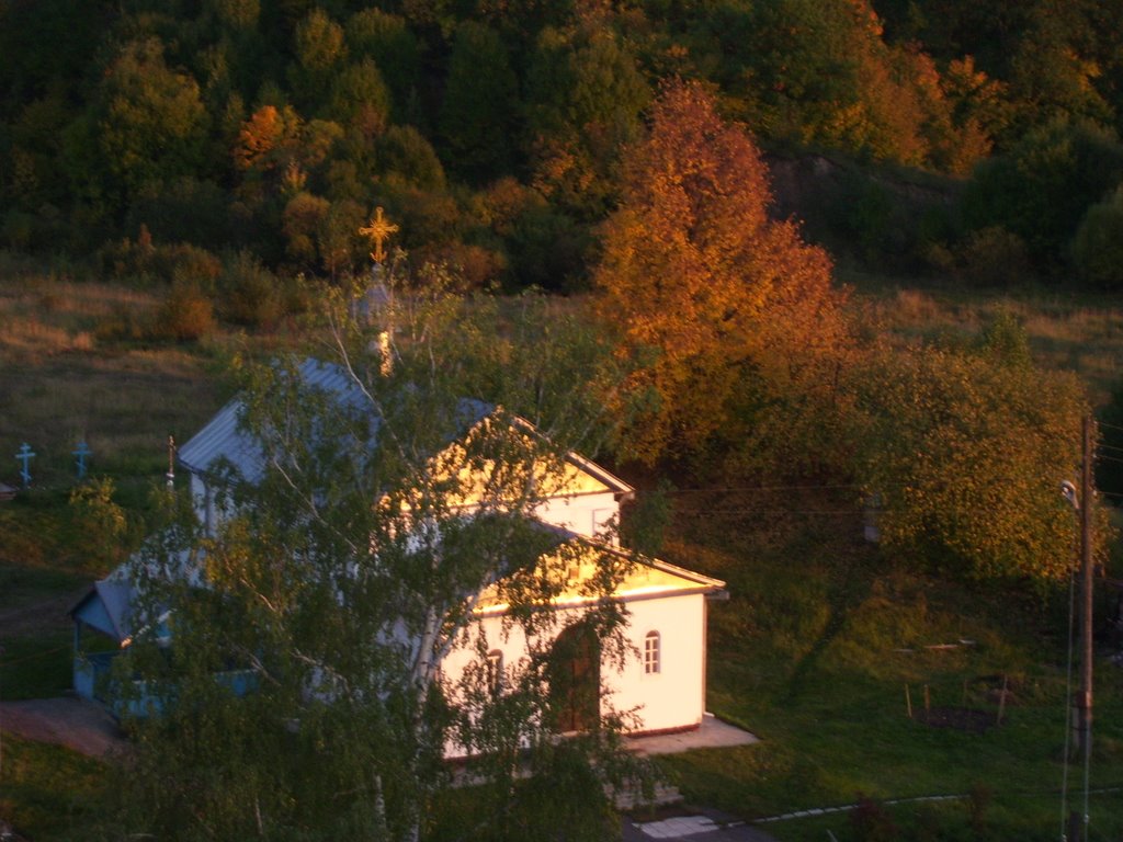 храм ик. Б.М. Живоносный Источник (осень,вечер,вид с колокольни)