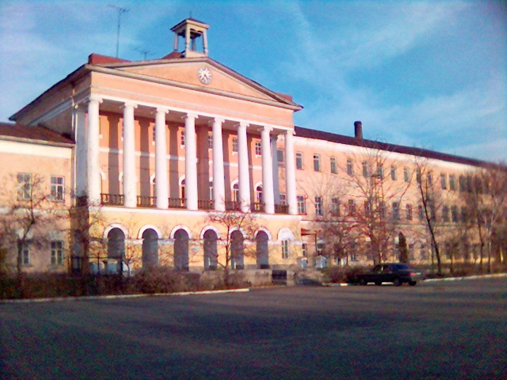 Здание на заводской площади