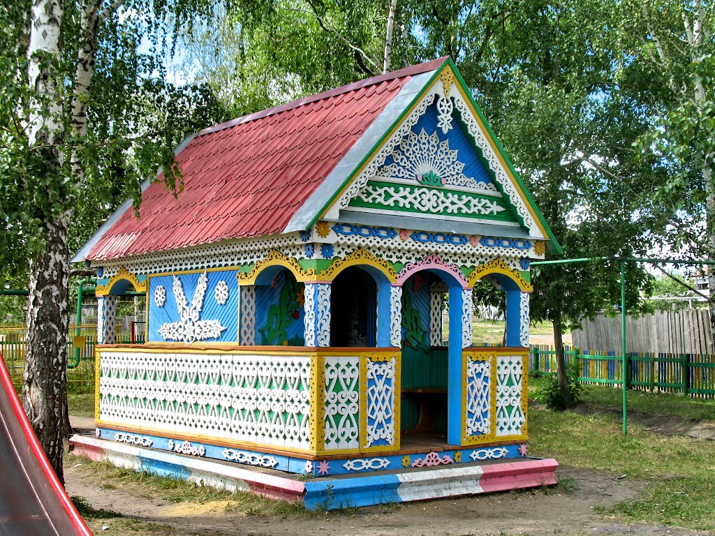 беседка на детской площадке