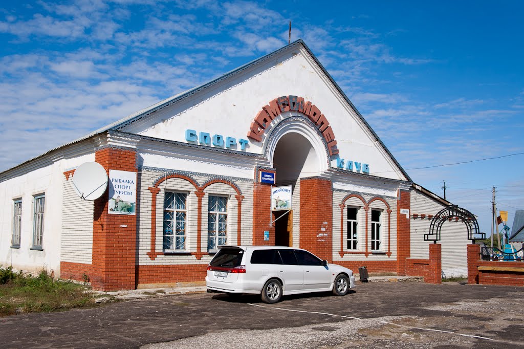 Комсомолец