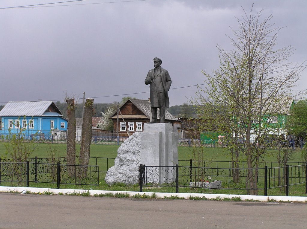 Село Барда - памятник вождю