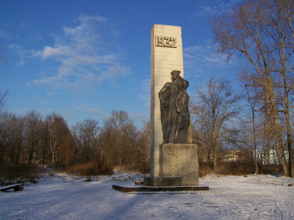 Памятник Первостроителям