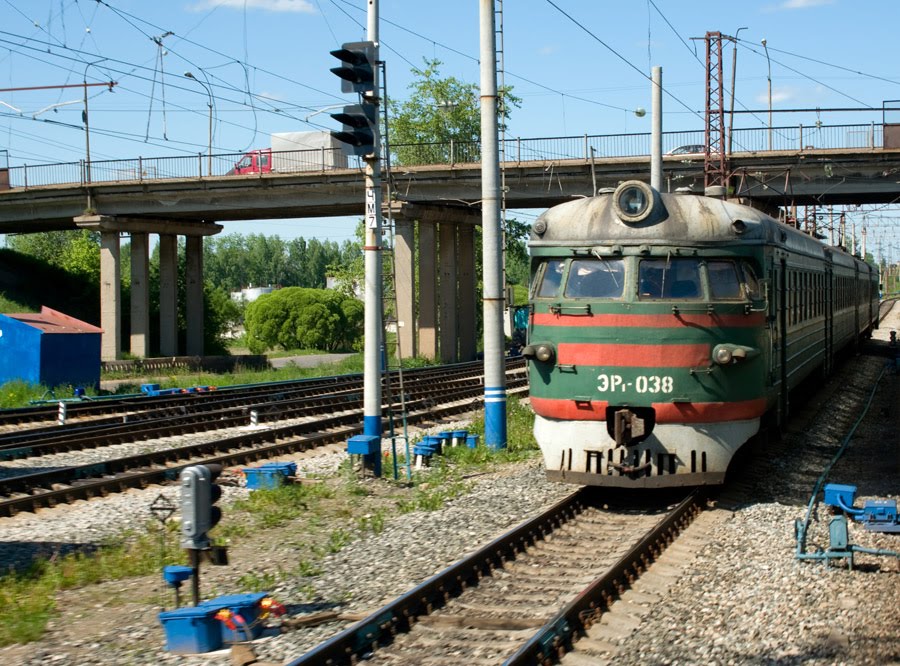 Электропоезд ЭР1-38, ст. Верещагино Свердловской ЖД / EMU ER1-38, station Vereshchagino of Sverdlovsk division of RZD (15/06/2008)