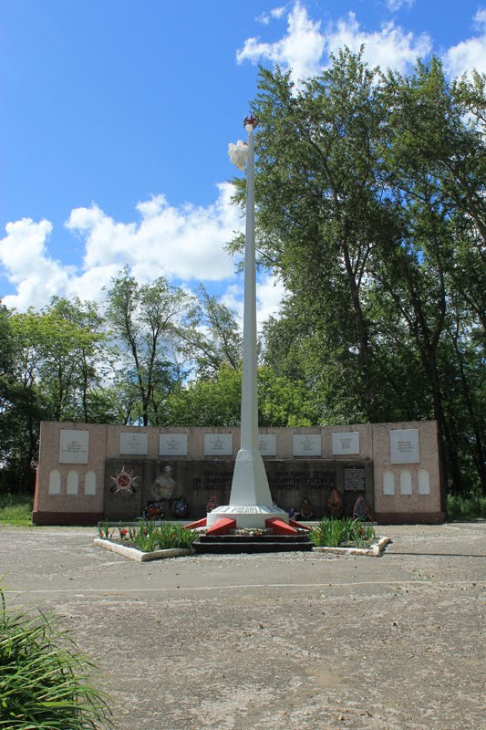В городском сквере. Памятный комплекс, погибшим в Великой Отечественной войне 1941-1945гг