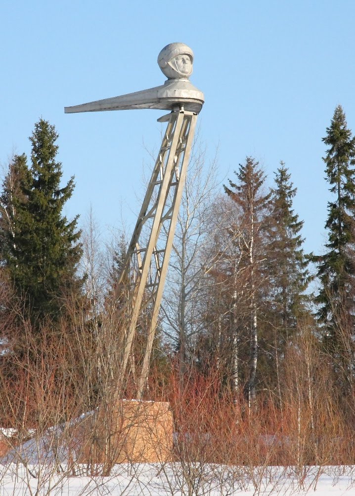Памятник Гагарину в Губахе. Monument to Gagarin in Gubaha.