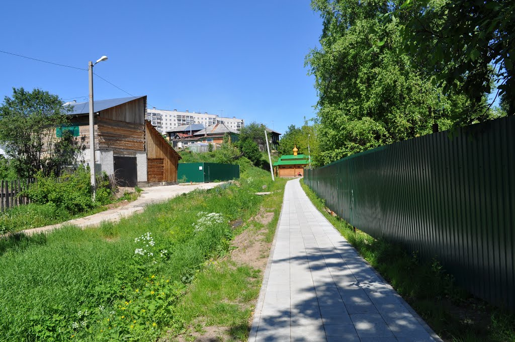 Дорожка к часовни-купели во имя святых муромских чудотворцев Петра и Февронии