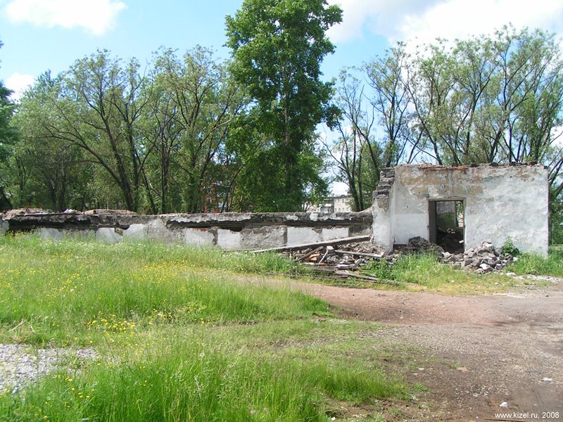 Развалины школы