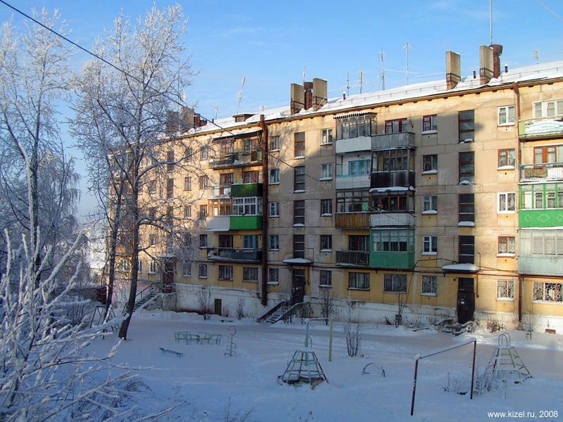 ул. Юных Коммунаров, 38, двор