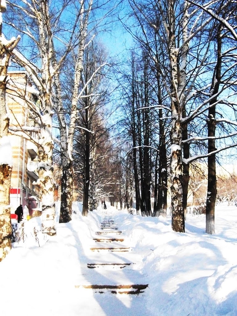Подъём к театру.