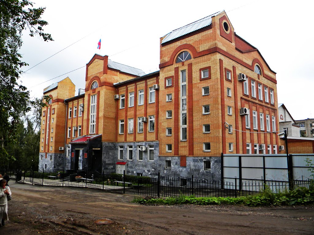 Здание краевого суда.