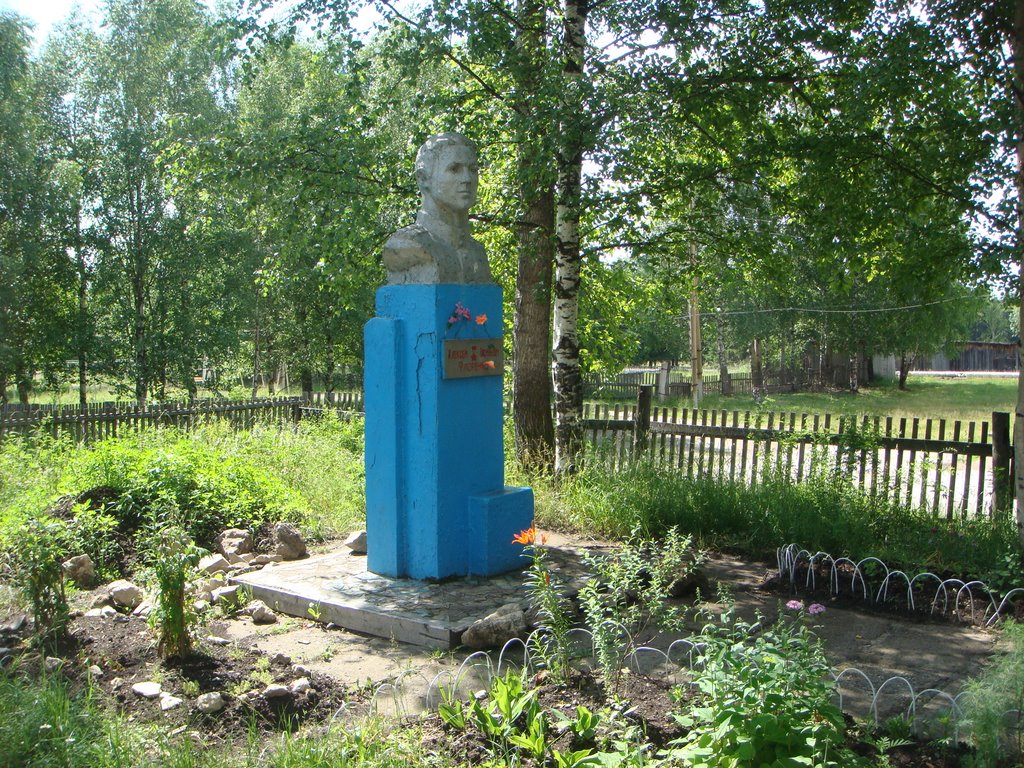 Ныроб. Памятник Флоренко